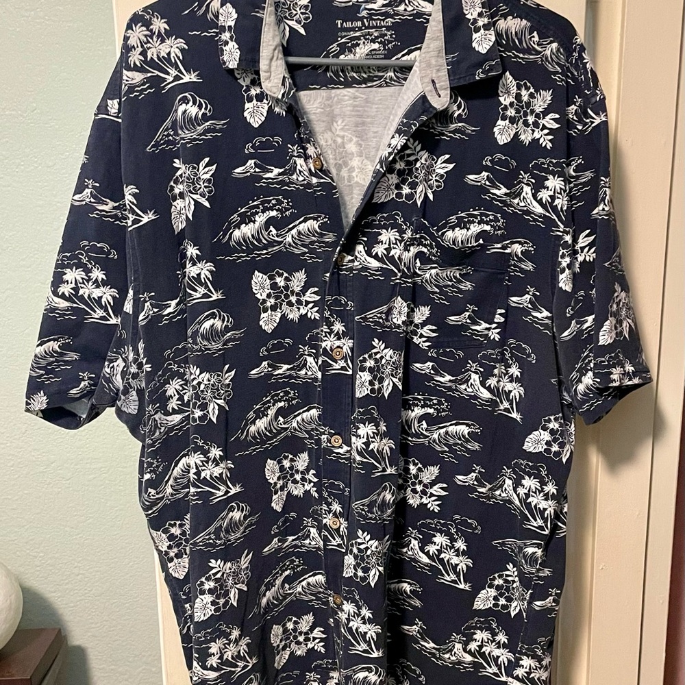 4/$25 bundle deal- Tailor Vintage Blue and White Casual Button Down Shirt